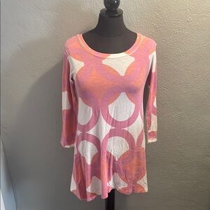 Women's Pink and White Patterned Top